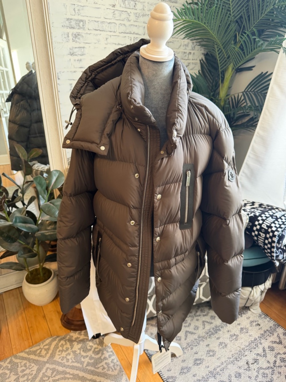 Moncler Bauges Khaki Quilted Down Jacket with Hood. Size 3. NWT